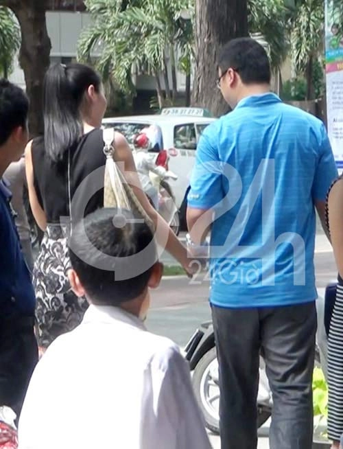 Hương giang tình tứ với chồng ngoại quốc