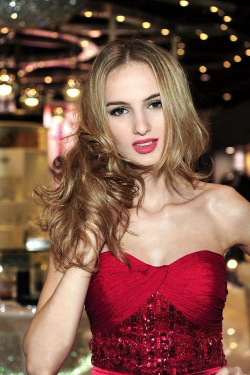 Hương thảo bất ngờ lọt top miss world