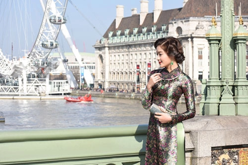 Huyền my hóa thiếu nữ xưa trên phố london