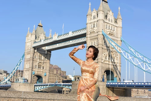 Huyền my hóa thiếu nữ xưa trên phố london
