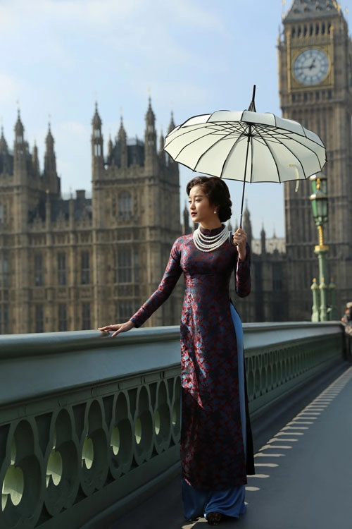 Huyền my hóa thiếu nữ xưa trên phố london