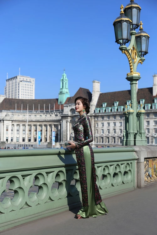 Huyền my hóa thiếu nữ xưa trên phố london