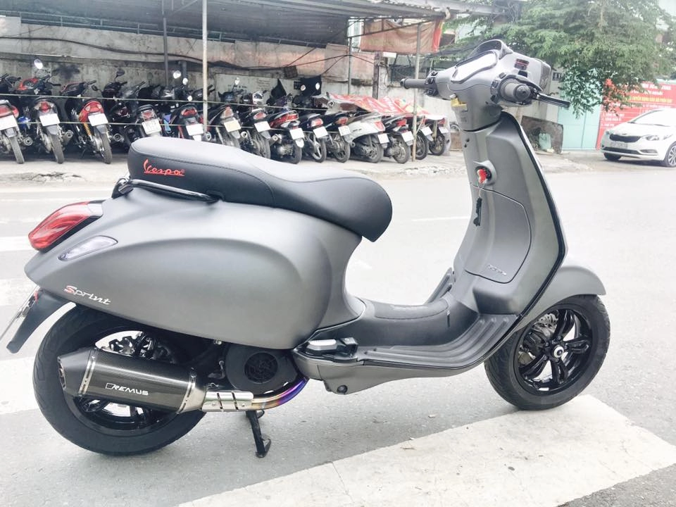 Huyền thoại vespa độ kiểng phá cách cùng đồ chơi hàng hiệu