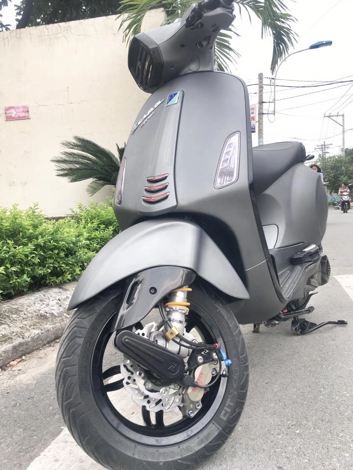 Huyền thoại vespa độ kiểng phá cách cùng đồ chơi hàng hiệu