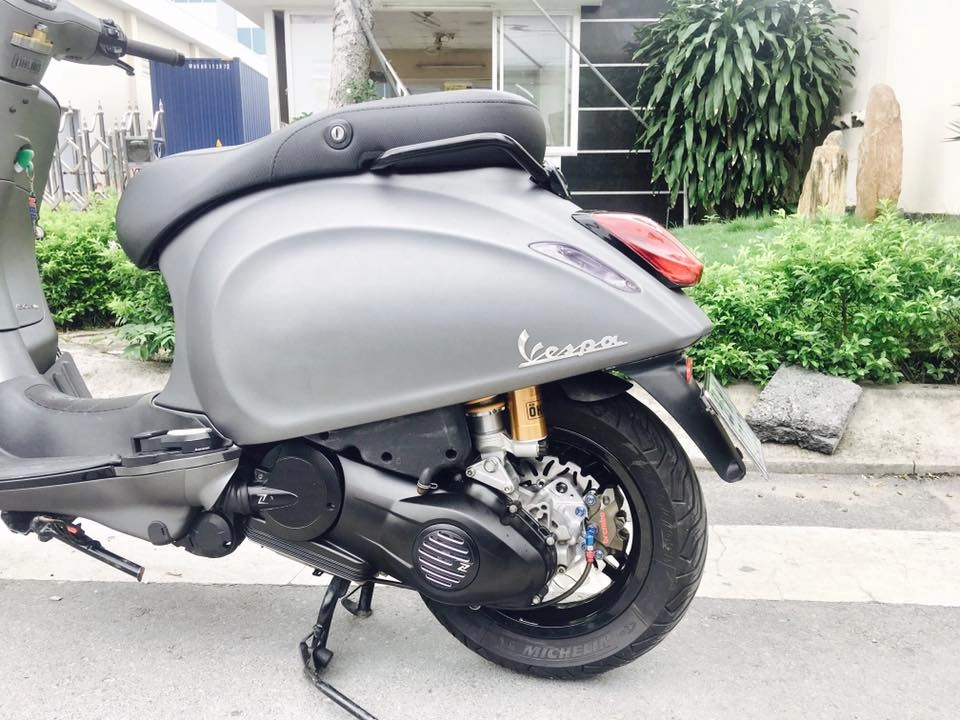 Huyền thoại vespa độ kiểng phá cách cùng đồ chơi hàng hiệu