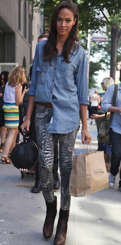 Jeans họa tiết cho đôi chân sinh động