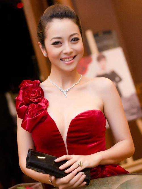 Jennifer phạm sexy không chỉ nhờ vòng 1