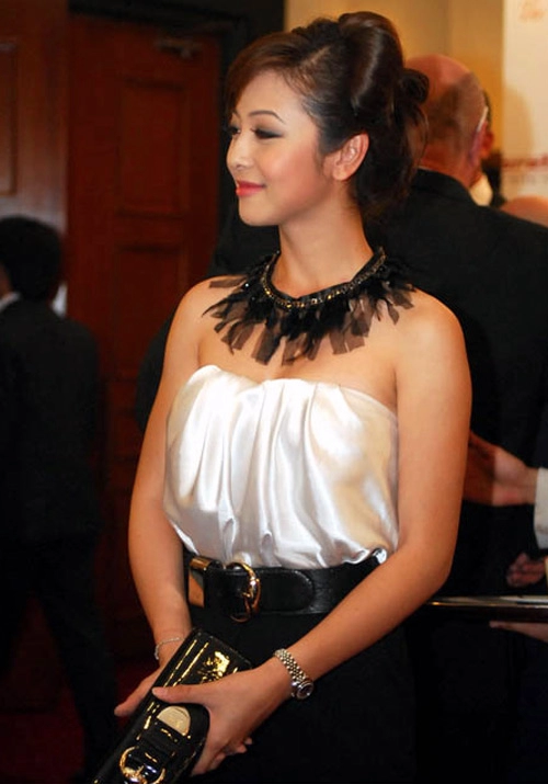 Jennifer phạm sexy không chỉ nhờ vòng 1