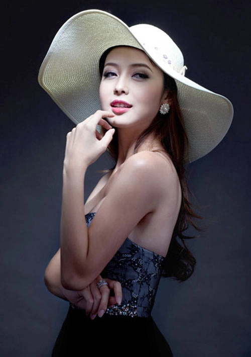 Jennifer phạm sexy không chỉ nhờ vòng 1