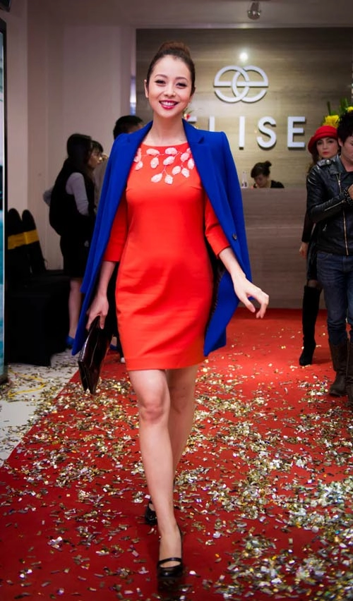 Jennifer phạm xinh đẹp với thời trang công sở