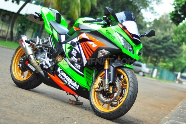 Kawasaki ninja 250r độ dàn chân hầm hố từ những đàn anh lớn