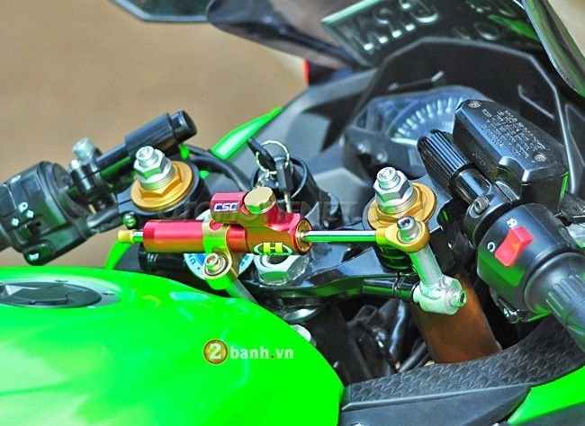 Kawasaki ninja 250r độ dàn chân hầm hố từ những đàn anh lớn