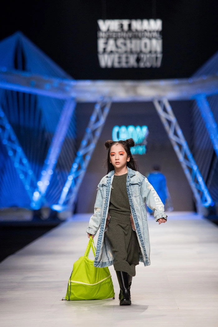 Khi những cô cậu mẫu nhí này catwalk vnfw đã không còn là sân chơi chỉ dành cho người lớn