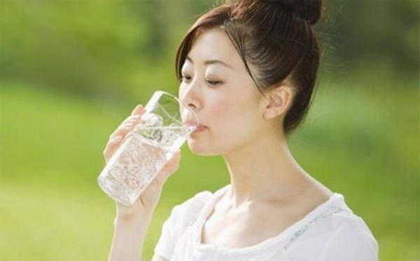 Khoa học chứng minh uống nước lọc đều đặn mỗi ngày cả năm không lo mỡ thừa tăng cân