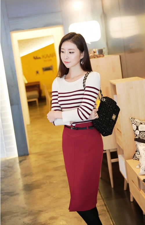 Khoe đường cong với chân váy bút chì