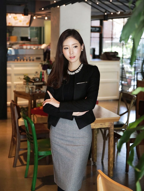 Khoe đường cong với chân váy bút chì