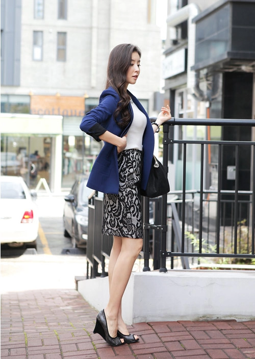 Khoe đường cong với chân váy bút chì