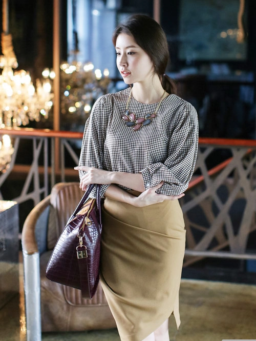 Khoe đường cong với chân váy bút chì
