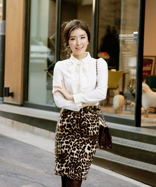 Khoe đường cong với chân váy bút chì