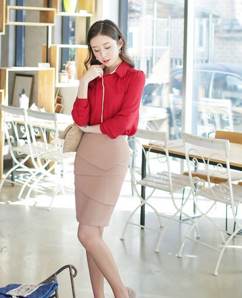 Khoe đường cong với chân váy bút chì