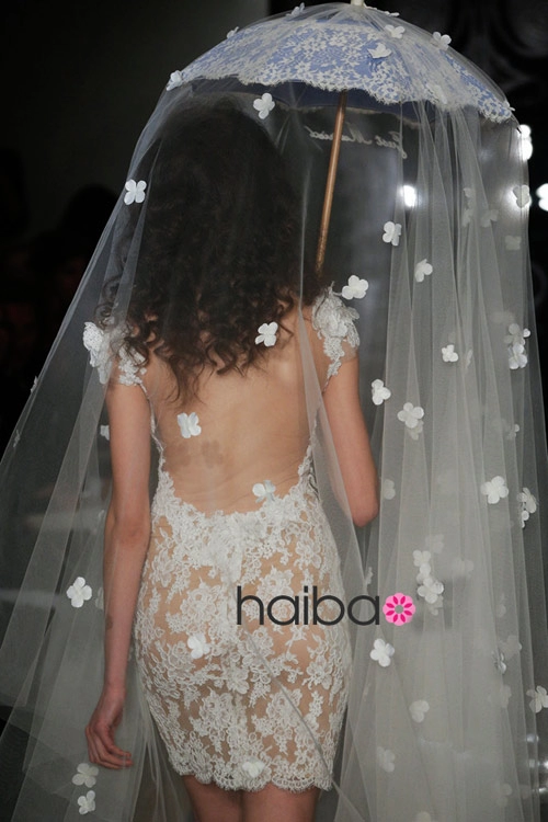 Khoe lưng trần - xu hướng váy cưới 2014
