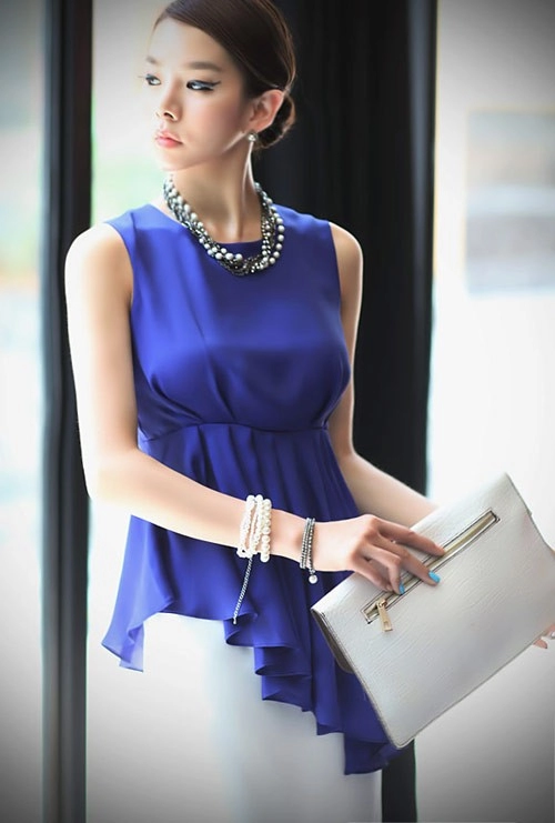Khoe thân nơi công sở dễ thăng tiến