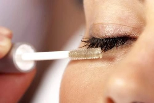 Không dùng mascara bạn vẫn có hàng mi cong vút với công thức cực độc