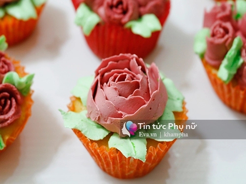 Làm bánh cupcake hoa hồng tặng mẹ 20-10