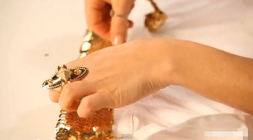Làm cổ áo sequin lấp lánh đẹp mắt