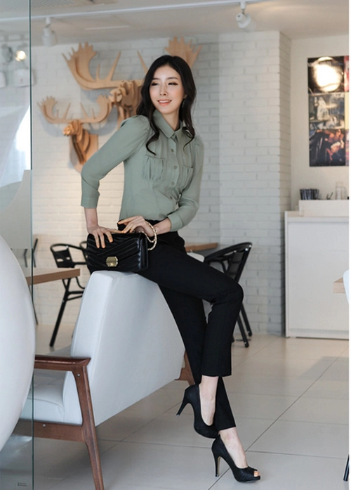 Làm điệu với quần tây nơi công sở