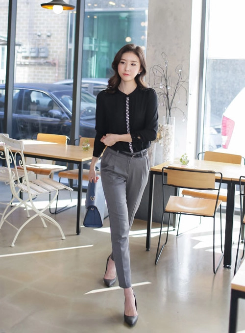 Làm điệu với quần tây nơi công sở