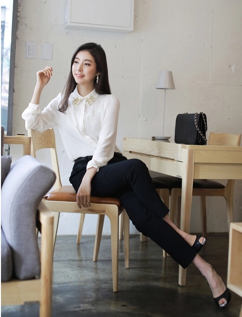Làm điệu với quần tây nơi công sở
