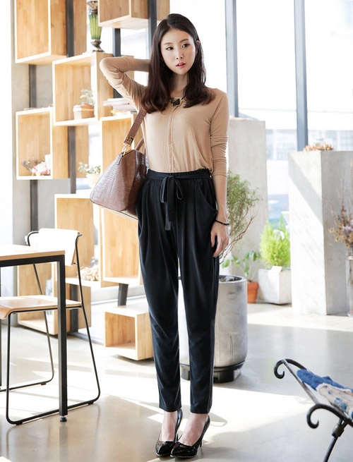 Làm điệu với quần tây nơi công sở