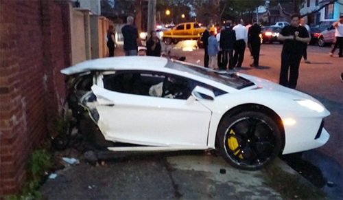  lamborghini aventador gãy đôi sau va chạm 