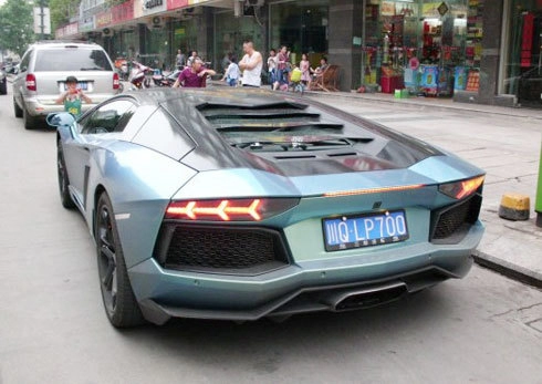  lamborghini aventador màu xanh lạ 