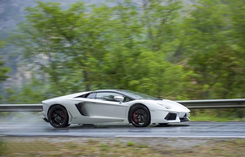  lamborghini aventador roadster 2014 tắm nắng 