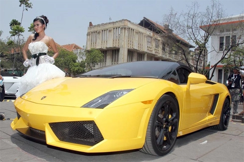  lamborghini trình diễn cùng người đẹp jakarta 