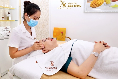  làn da sáng mịn nhờ hỗn hợp vàng và tinh chất nhụy hoa nghệ tây 