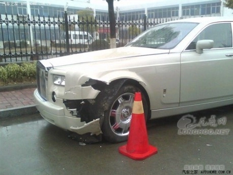  lancer đấu đầu rolls-royce phantom 