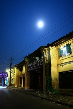 Lãng mạn đêm trăng phố cổ hội an