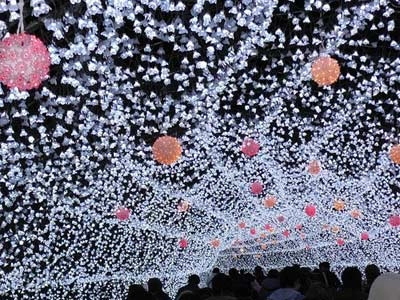 Lễ hội đèn rực rỡ ở nhật bản