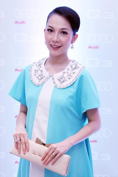 Linh nga bầu bí vẫn chọn giày cao