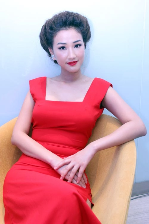 Linh nga bầu bí vẫn chọn giày cao