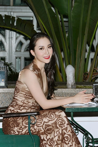 Linh nga khoe hình thể chuẩn