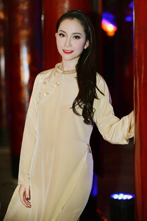 Linh nga khoe hình thể chuẩn