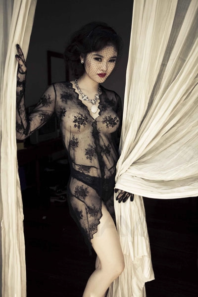 Lộ thêm loạt ảnh nóng của julia hồ