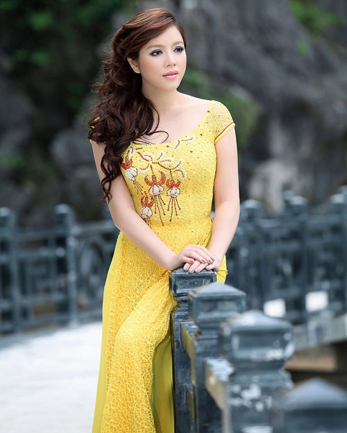 Lý nhã kỳ và những bộ áo dài gây ầm ĩ