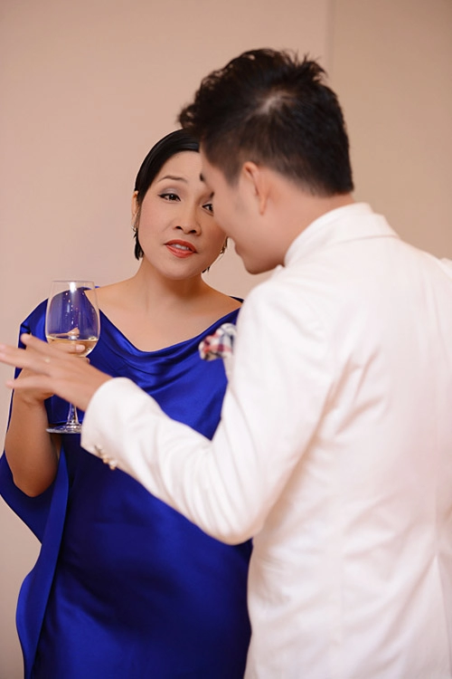 Mặc đẹp như vợ chồng trương ngọc ánh