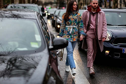 Mặc trời mưa street style ở paris fashion week vẫn đẹp rộn ràng