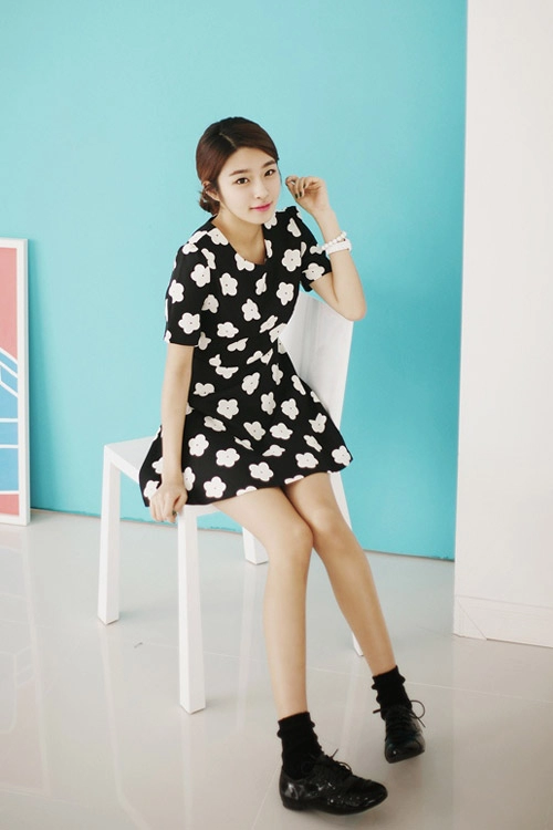 Mặc váy hoa hẹn chàng ngày 83